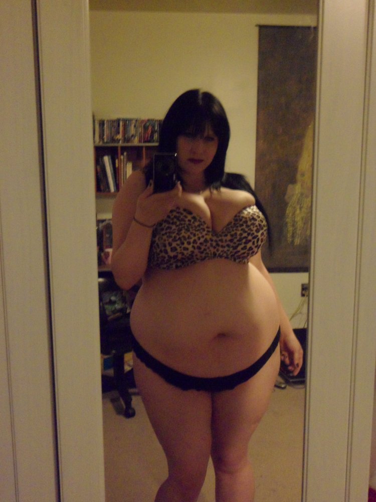 Curvy model Brianna Marquez