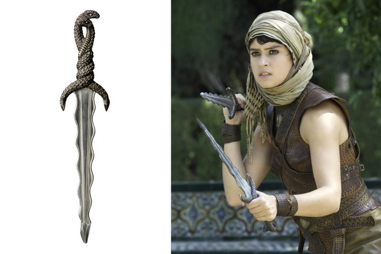 Rosabella Sellers barefoot