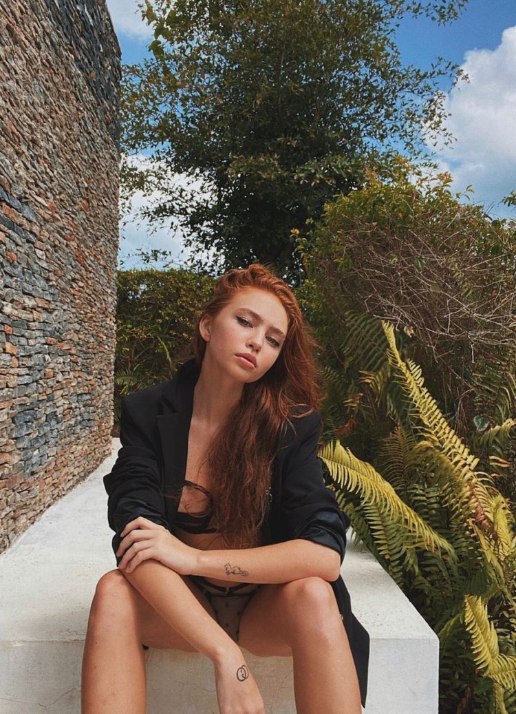 "Renata Valliulina" topless