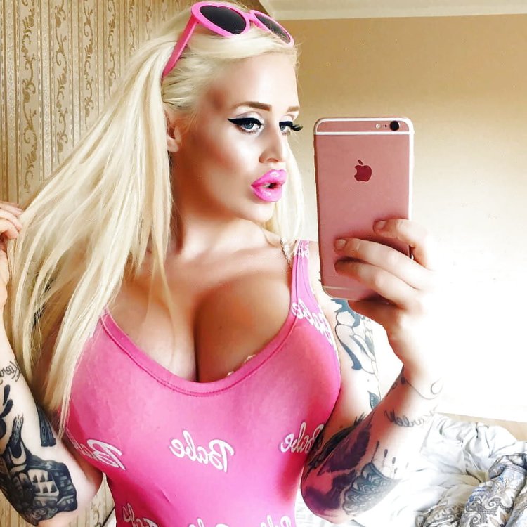 Alina Kovalevskaya in bikini