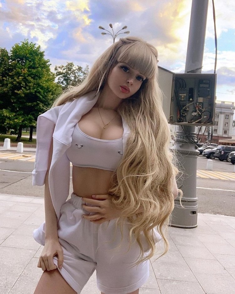 Angelica Kenova and Valeria Lukyanova