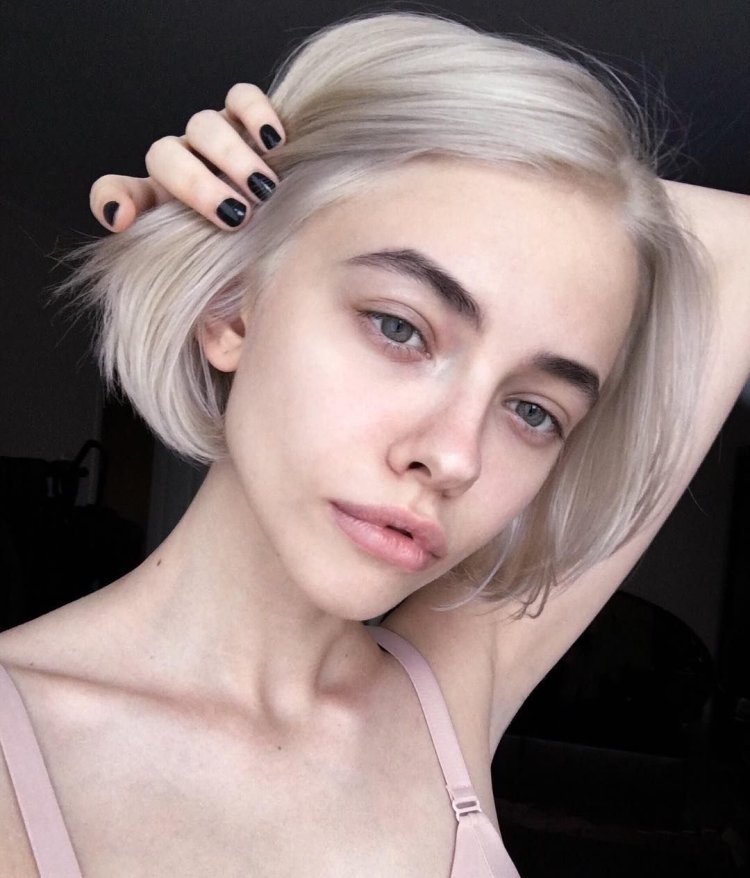 Kira Raush short haircut