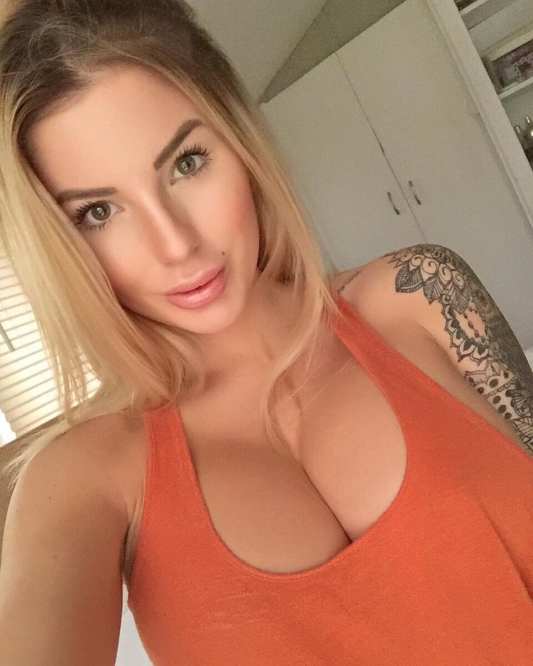 Jessica weaver selfie