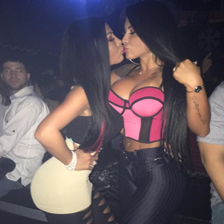 The bimbo bomb girls