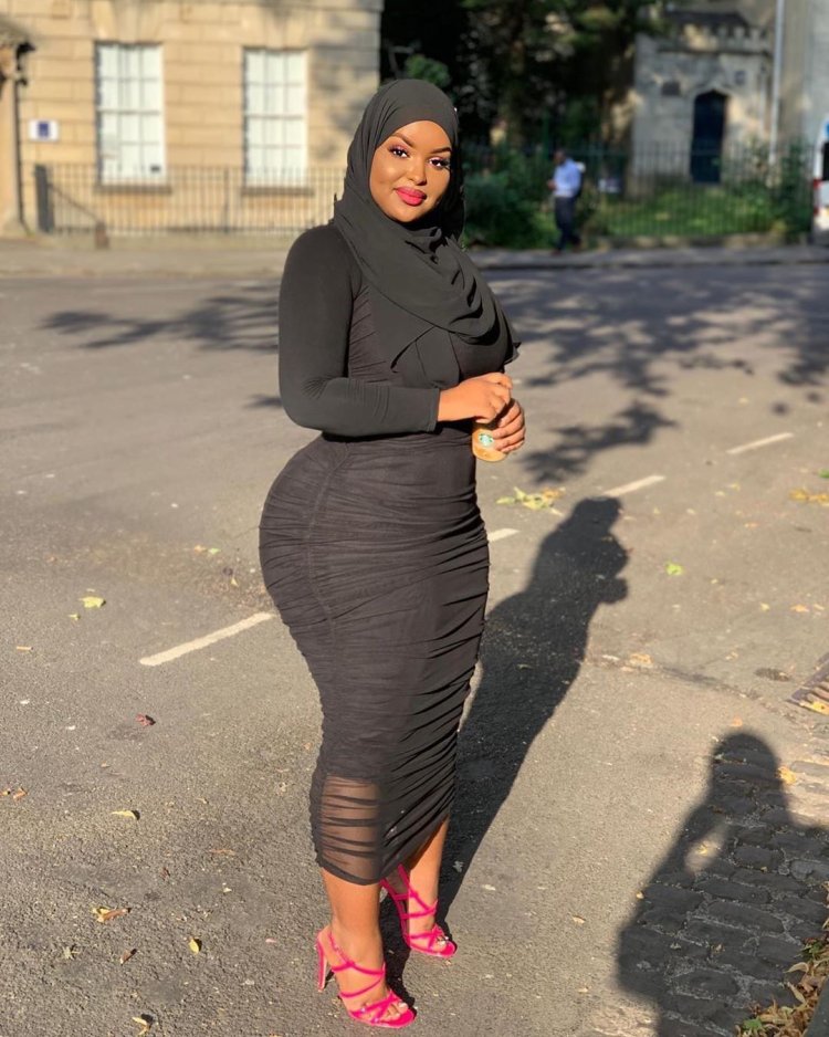 Sandra Arabian in bikini