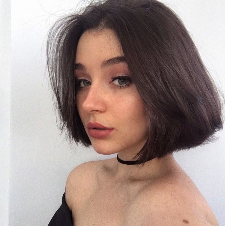 Michelle Alves black square