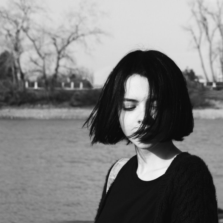 Kira Raush black hair