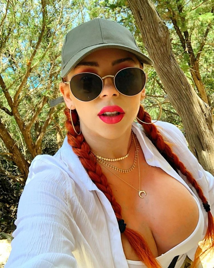 TV commercial about a girl on Instagram about Dubai comic