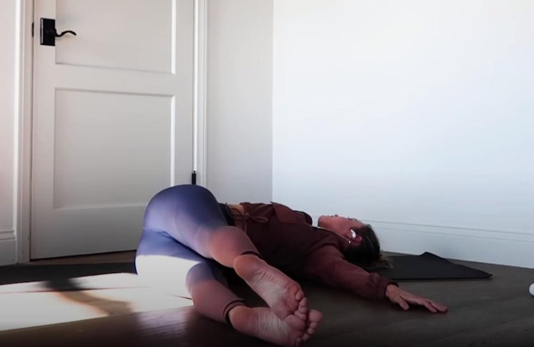 Brie larson yoga