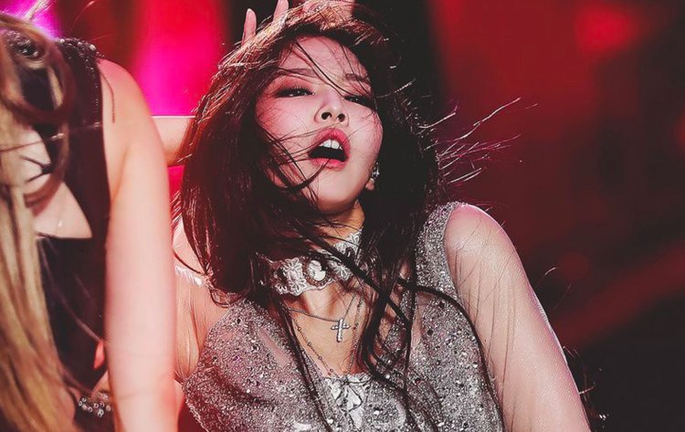 BLACKPINK Jennie dancing