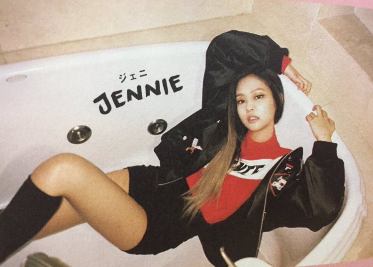 Black Pink Jennie is cool