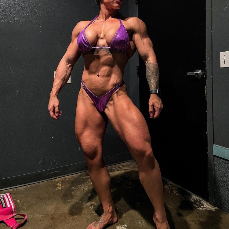 Chelsea Dion-massive Calves