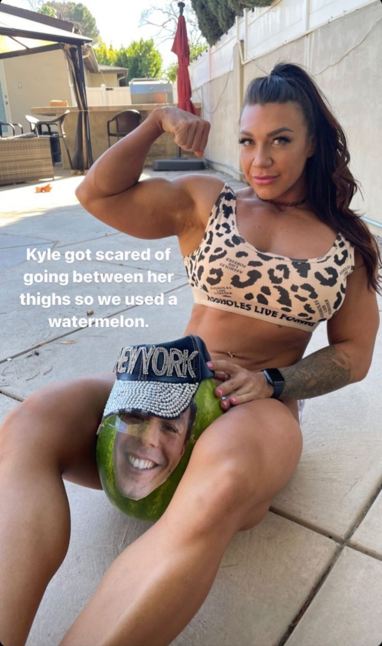 Chelsea Dion bodybuilding