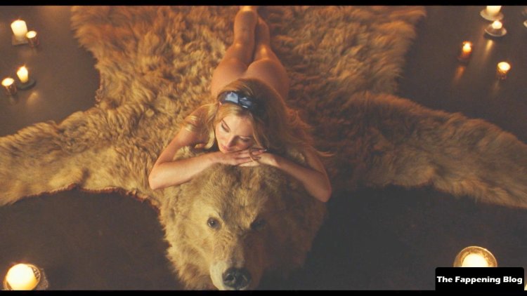 Sydney sweeney topless euphoria