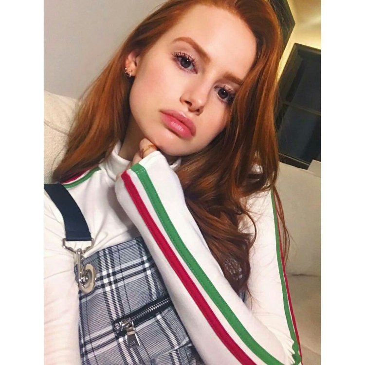 Madeline Petsch selfie