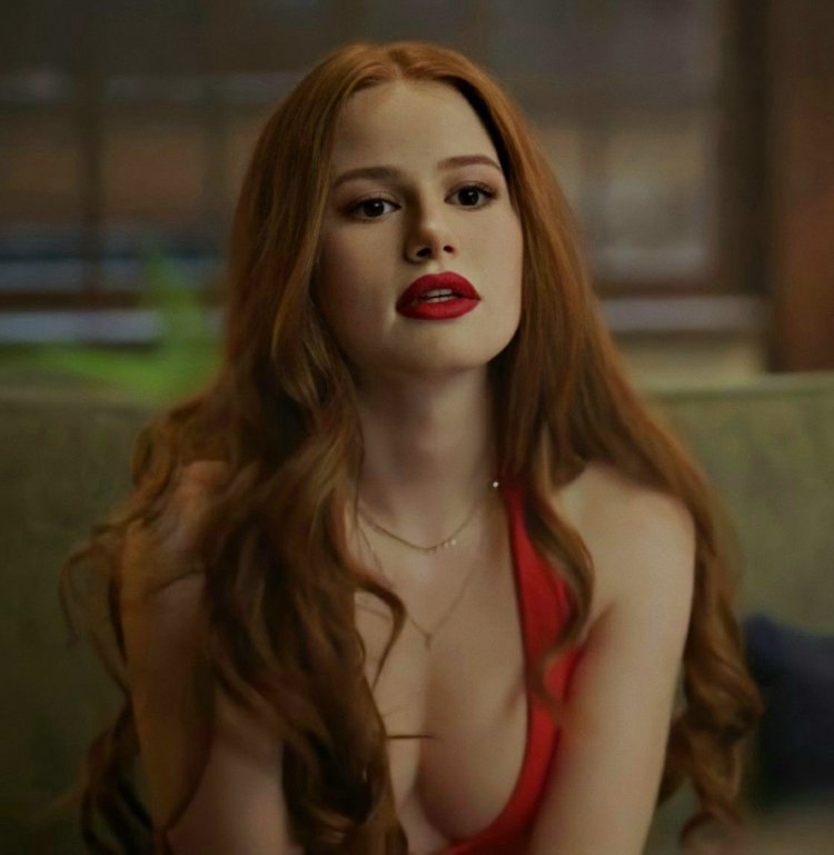 Cheryl Blossom Hot Scenes