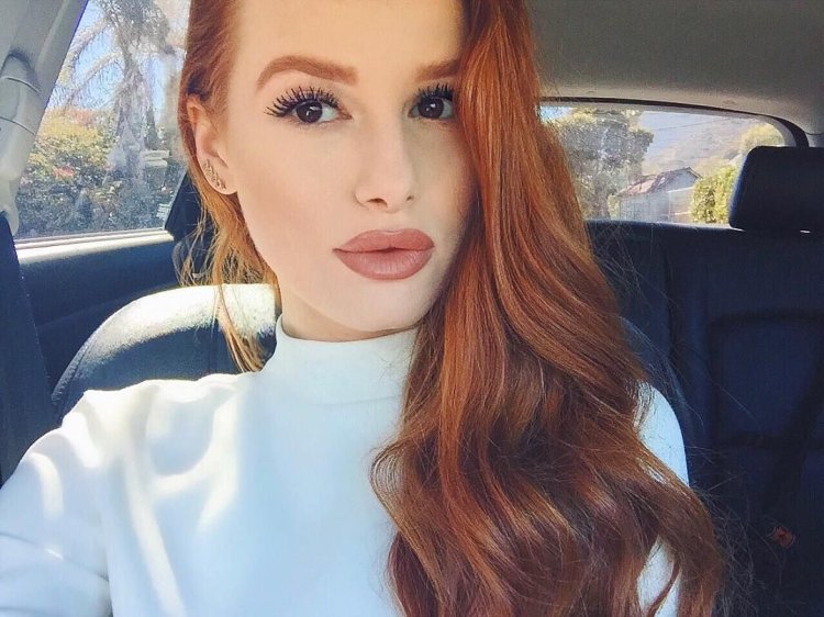 Madeline Petsch selfie