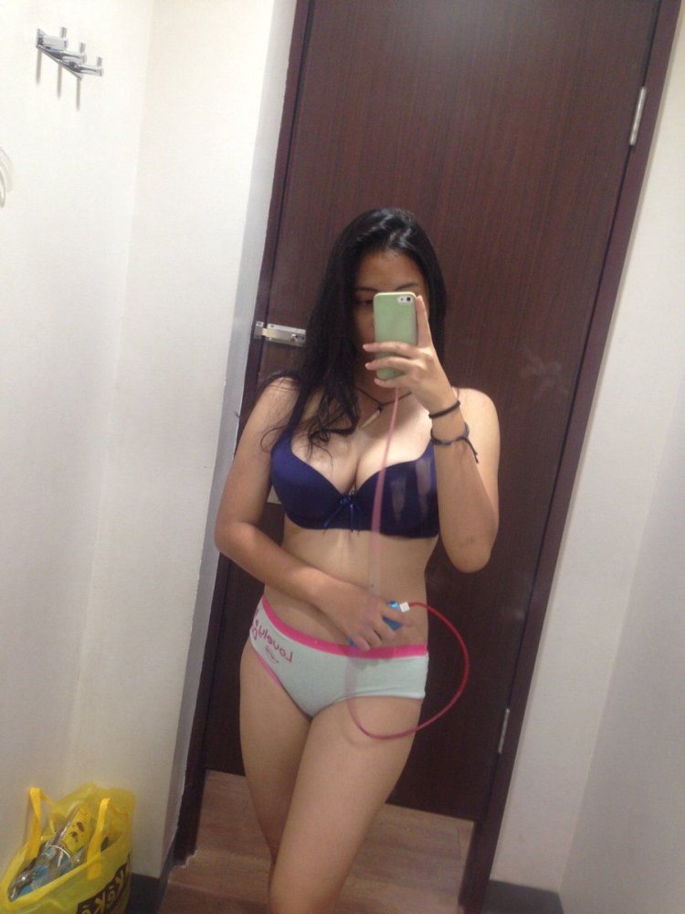 Indonesian selfie in lingerie