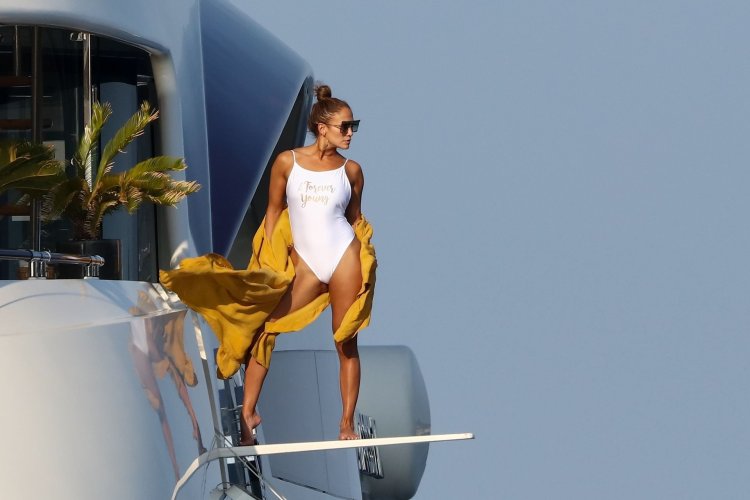 Jennifer Lopez 52 Tropez