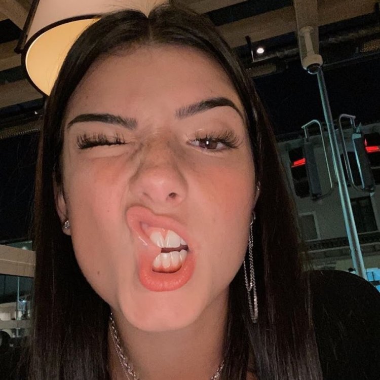 Charlie DAMELIO tongue photo