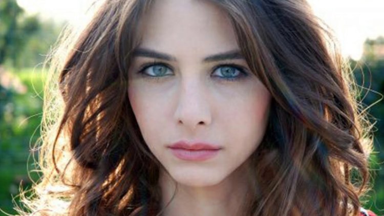 Turkish actress Ezgi Asaroglu