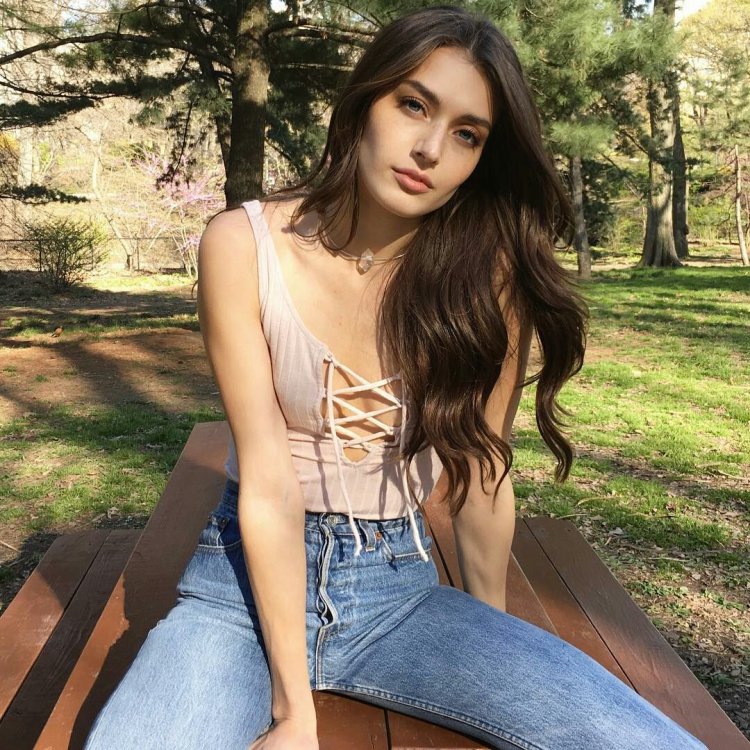 Jessica Clements model