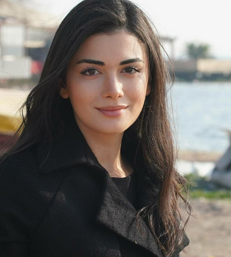 Ozge Yagiz actress