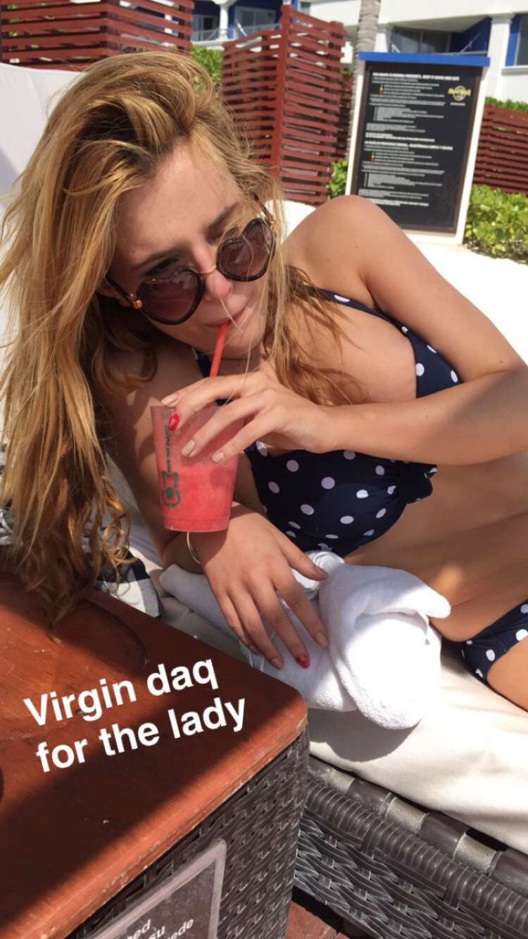 Bella Thorne breasts