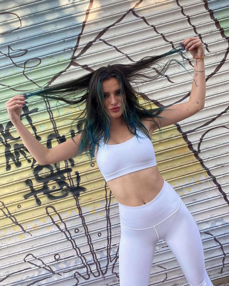 Bella Thorne chick Fight