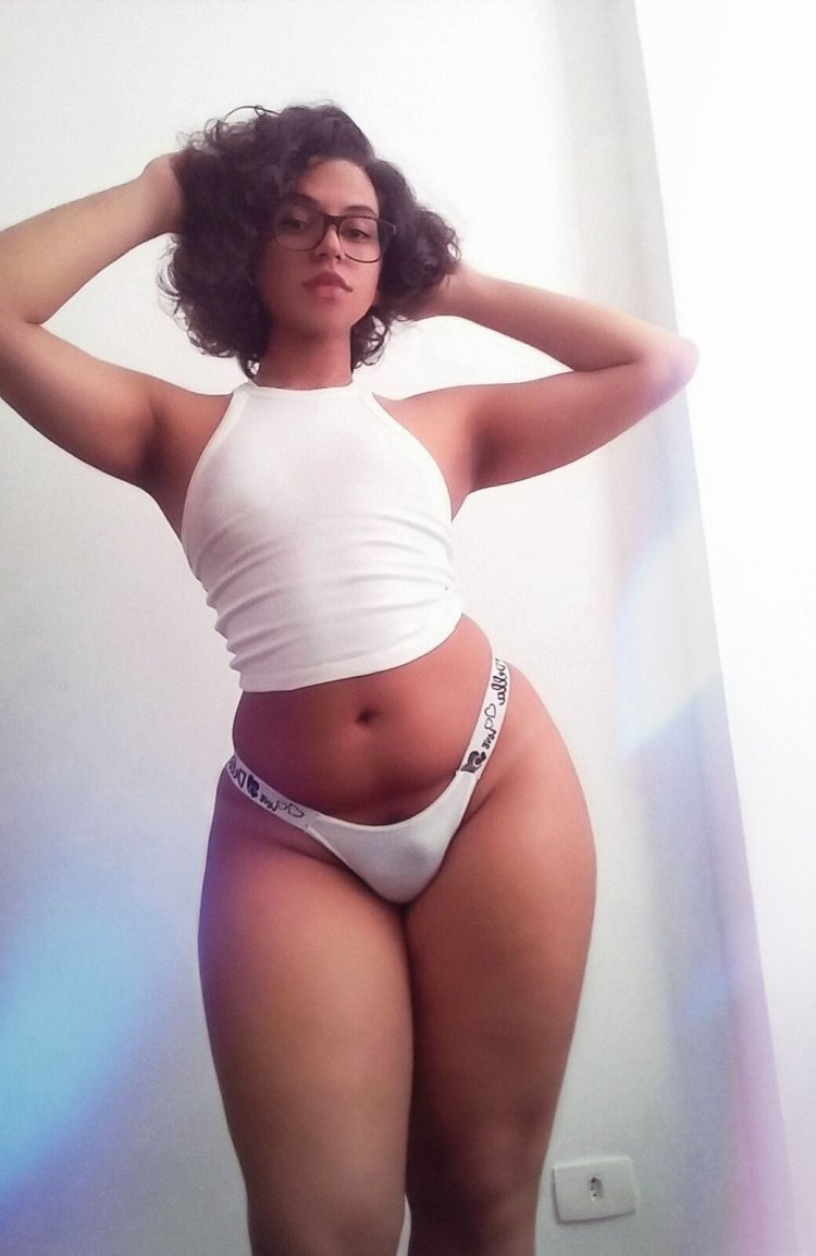 Jeans for an hourglass figure