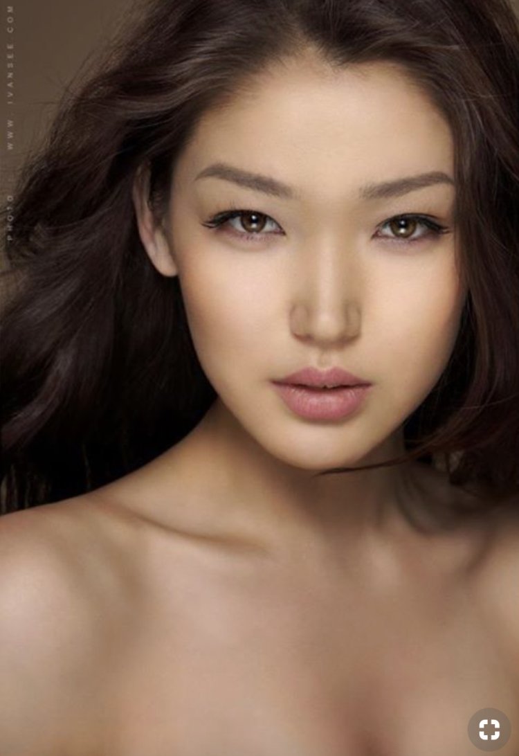 Mongolian fashion model - e. Enerel