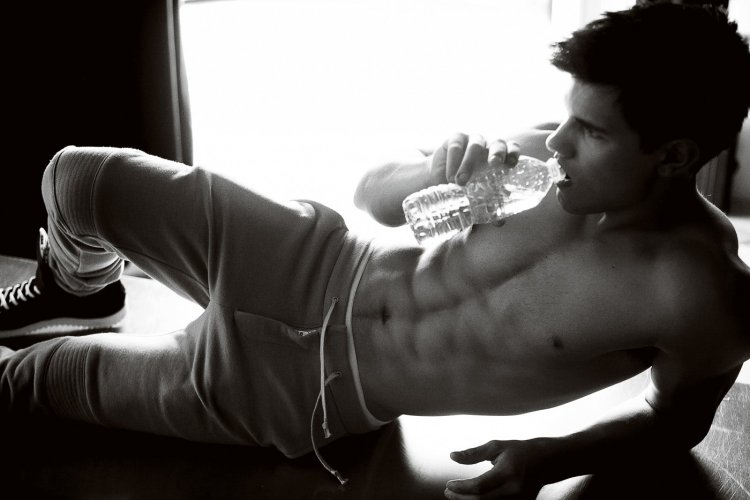 Taylor Lautner press