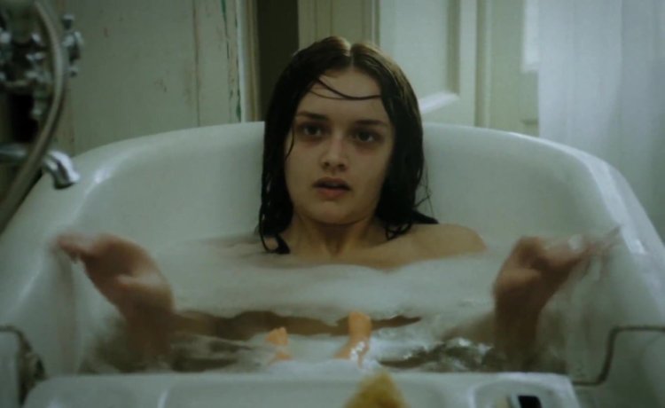 Olivia Cooke naked boobs