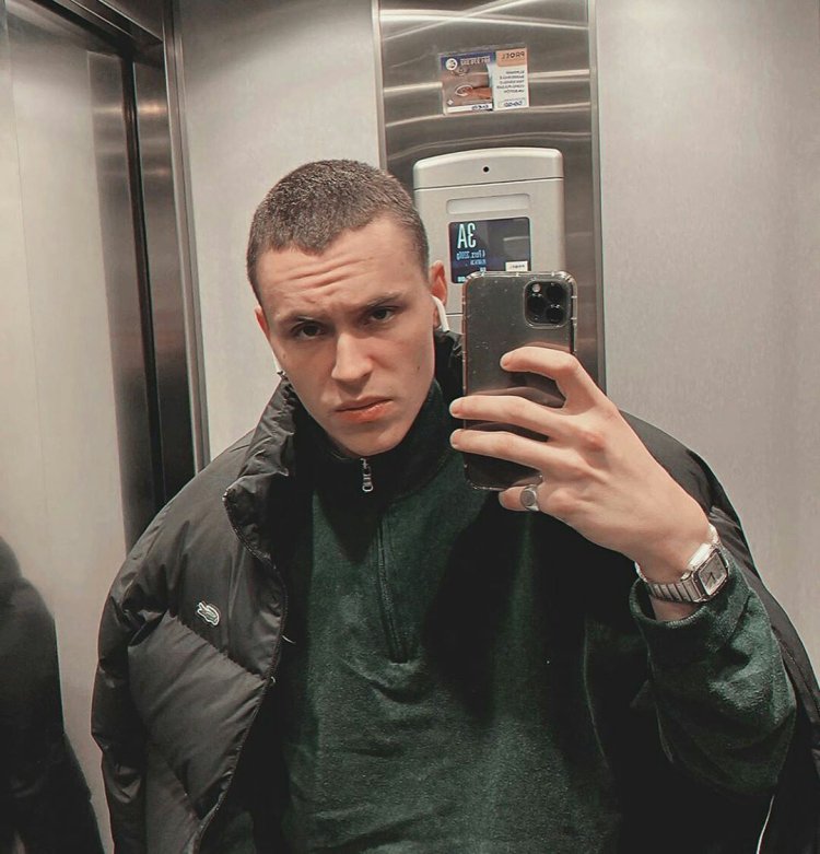 Elite Aron Piper bald