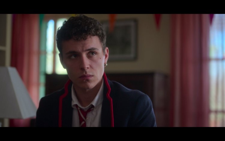 Aaron Piper in Elite