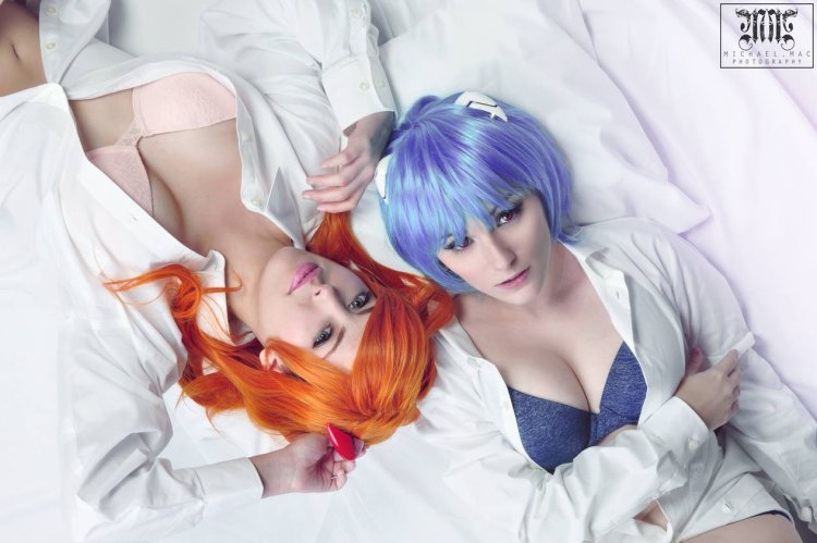 Asuka Langley and Ayanami Rei cosplay