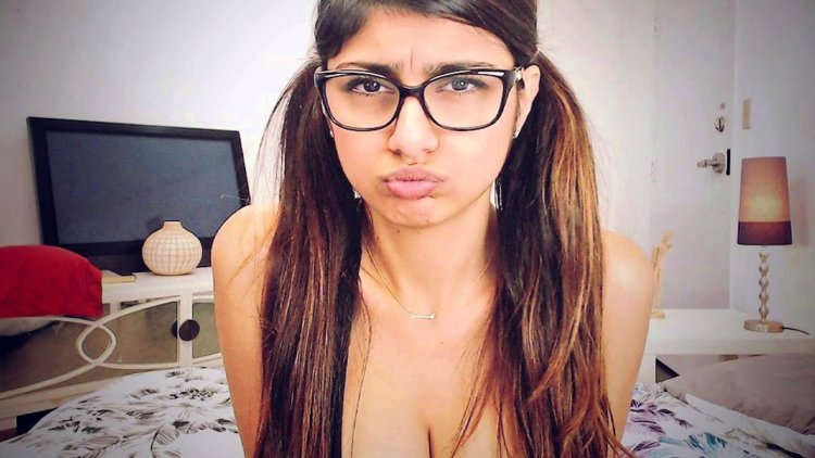 Surprised Mia Khalifa