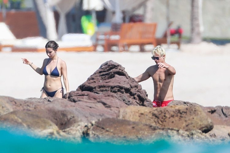 Violetta Komyshan in super Bikini