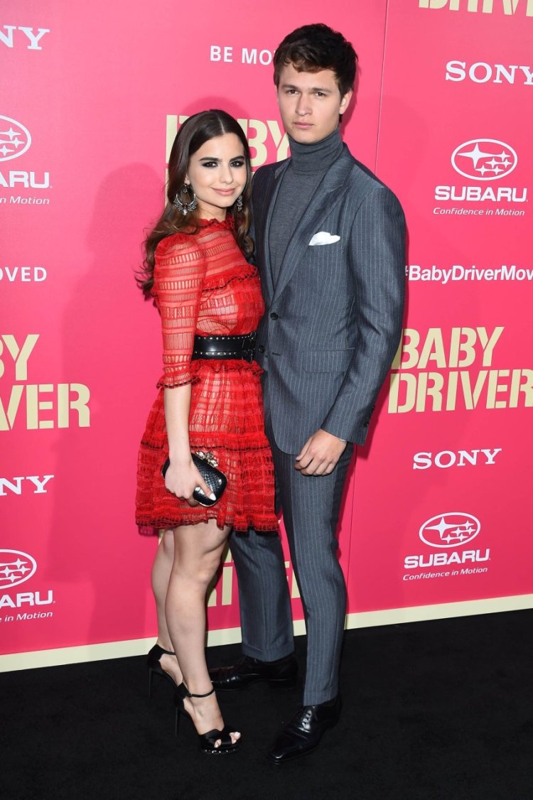 Nude Violetta background couples photo