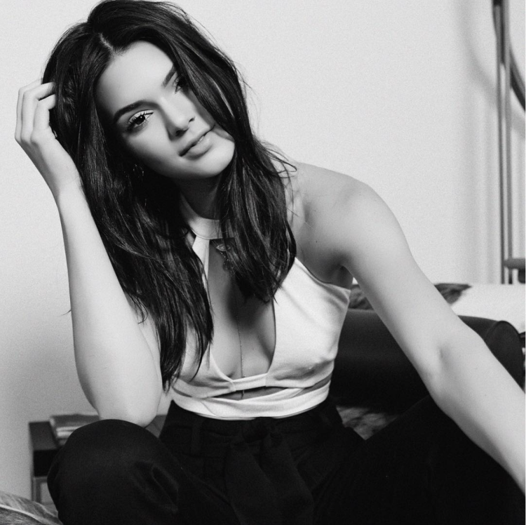 Kendall Jenner bw