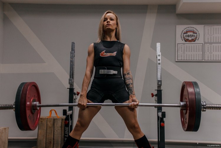 Maria Zabelina powerlifting