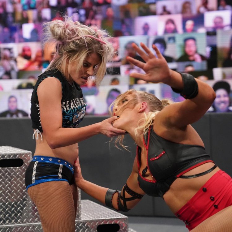 Alexa Bliss wrestling