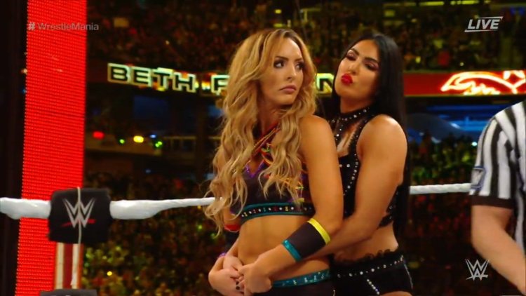 Kiss in the ring with a girl