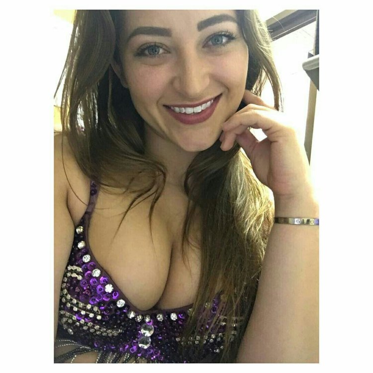 Dani Daniels smile