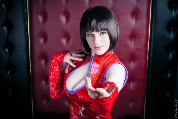 Anna Williams Tekken Cosplay