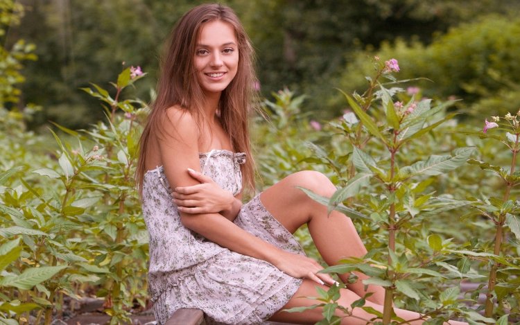 Dominika Chibova barefoot