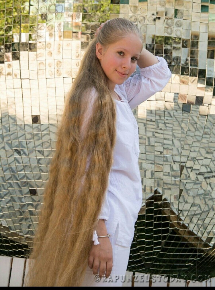 "Russian Rapunzel" Dashik Gubanova;