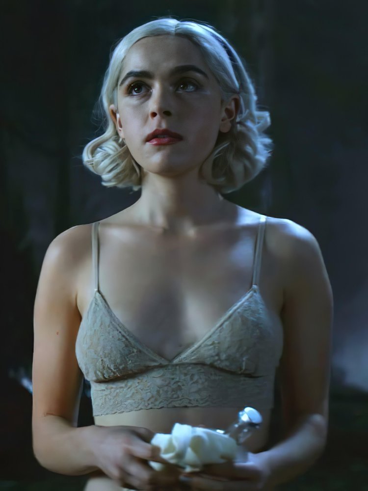 Christina Hendricks in Nizhny