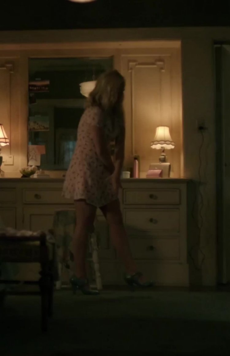 Kiernan Shipka 2019 legs