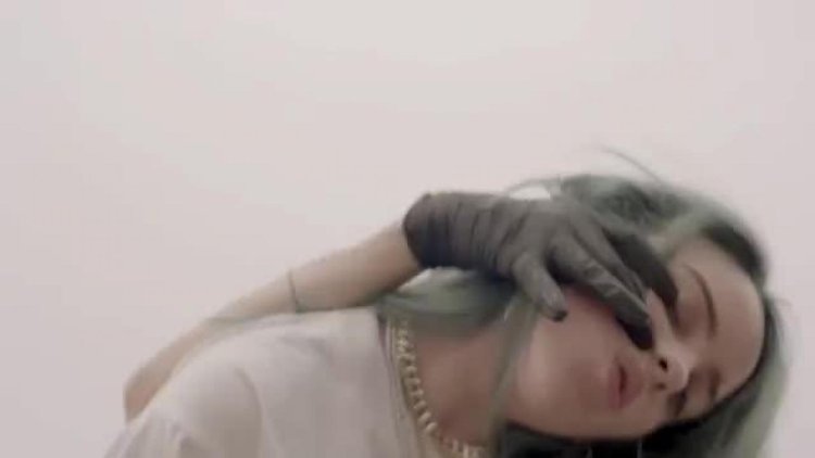 Billie Eilish breasts